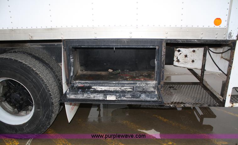 image for item 4923 1994 Volvo cargo truck