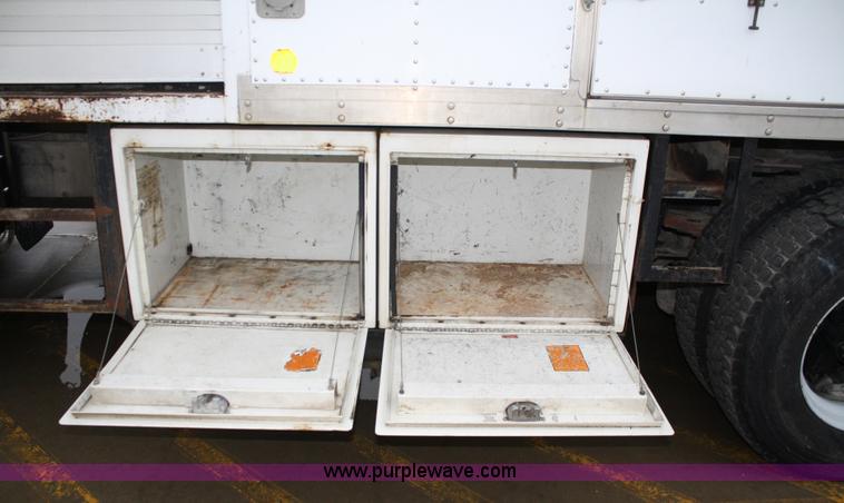 image for item 4923 1994 Volvo cargo truck