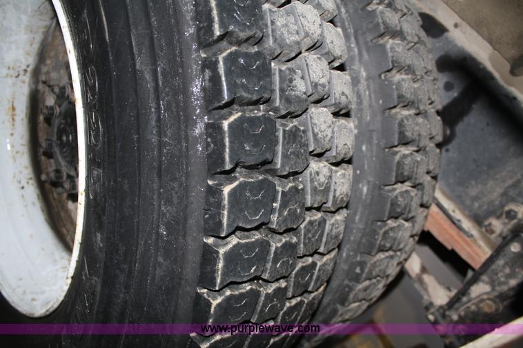 image for item 4923 1994 Volvo cargo truck