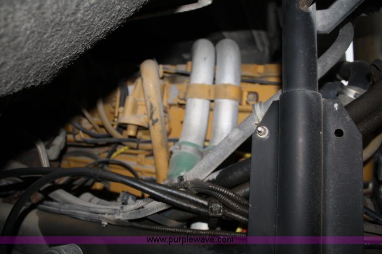 image for item 4923 1994 Volvo cargo truck