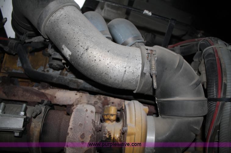 image for item 4923 1994 Volvo cargo truck