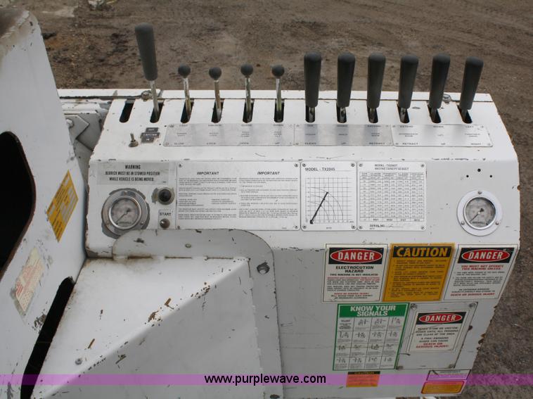 image for item 4938 1993 Texoma TX245T digger derrick bed