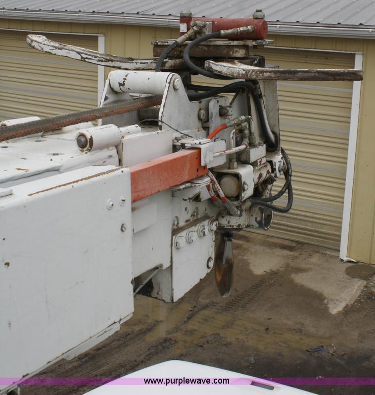 image for item 4938 1993 Texoma TX245T digger derrick bed