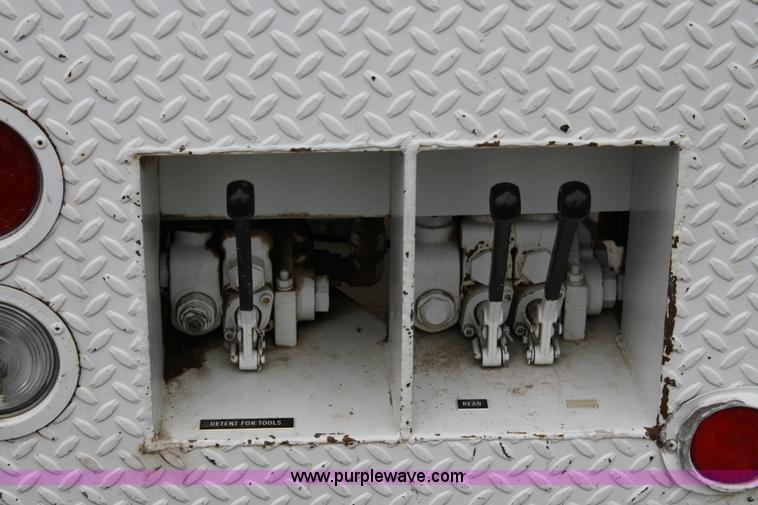 image for item 4938 1993 Texoma TX245T digger derrick bed