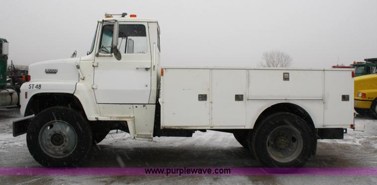image for item 4944 1987 Ford LN8000 service truck