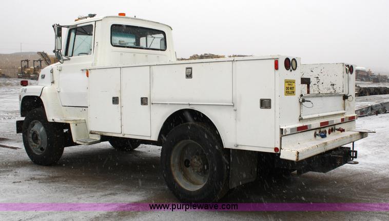 image for item 4944 1987 Ford LN8000 service truck