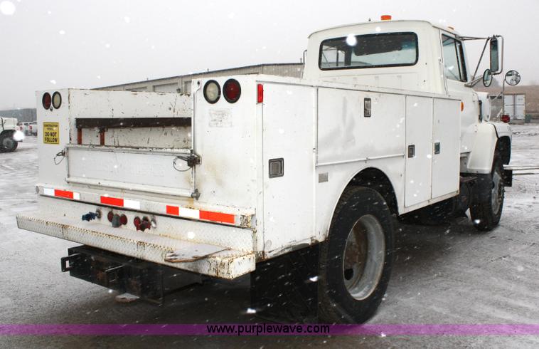 image for item 4944 1987 Ford LN8000 service truck