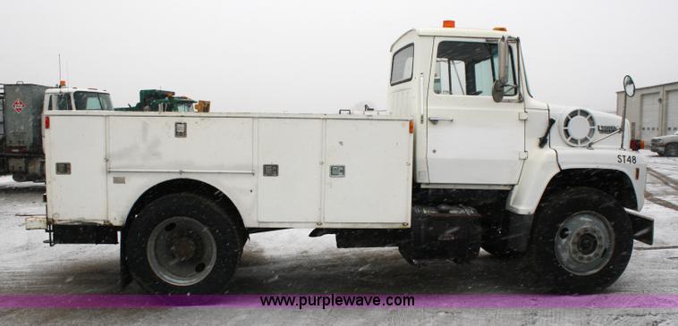image for item 4944 1987 Ford LN8000 service truck