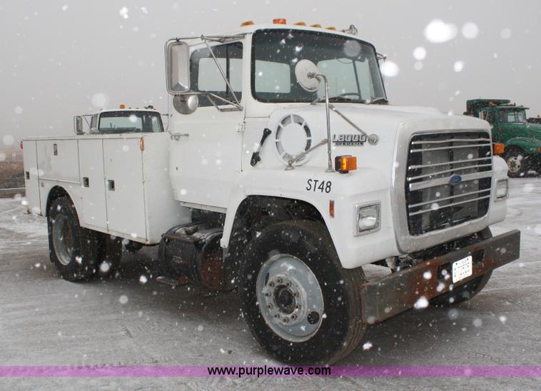 image for item 4944 1987 Ford LN8000 service truck