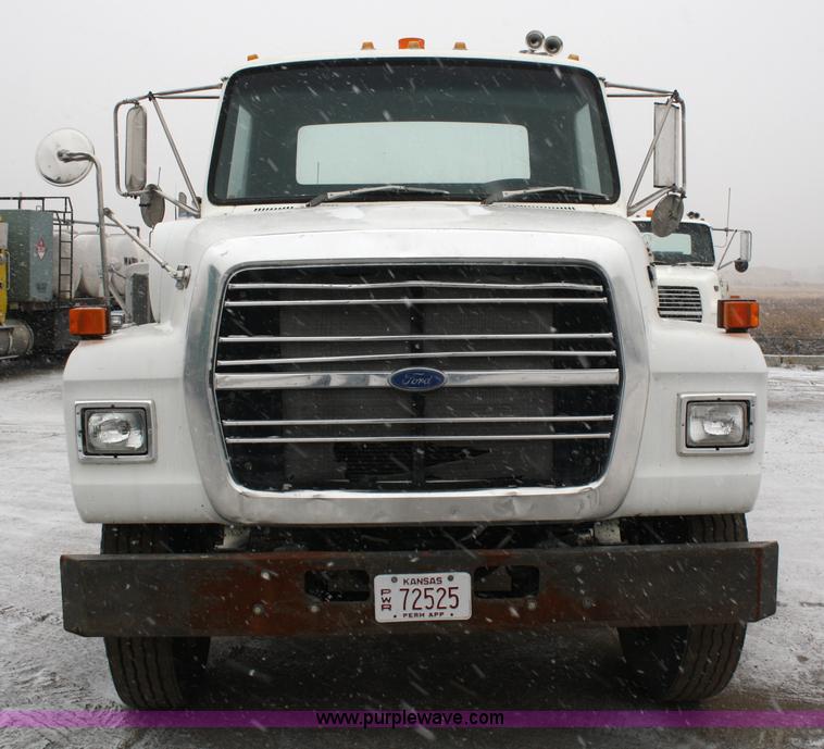 image for item 4944 1987 Ford LN8000 service truck