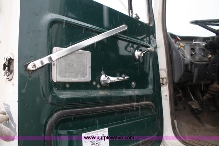 image for item 4944 1987 Ford LN8000 service truck