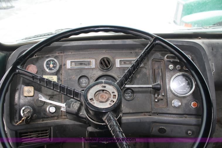 image for item 4944 1987 Ford LN8000 service truck