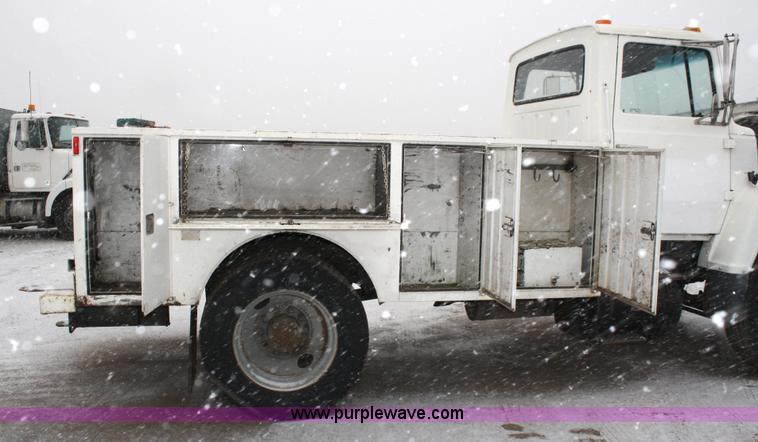image for item 4944 1987 Ford LN8000 service truck
