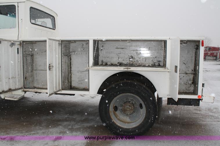 image for item 4944 1987 Ford LN8000 service truck