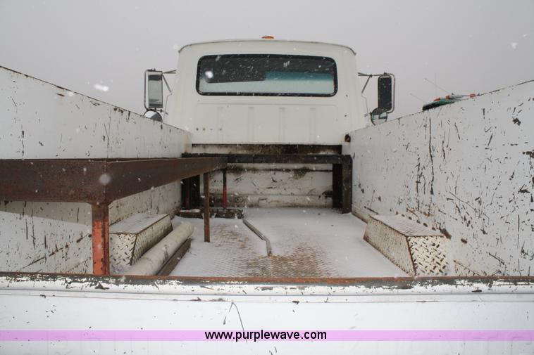 image for item 4944 1987 Ford LN8000 service truck