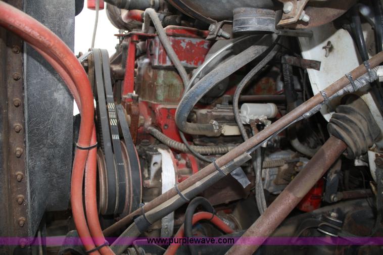 image for item 4945 1979 International 2275 service truck