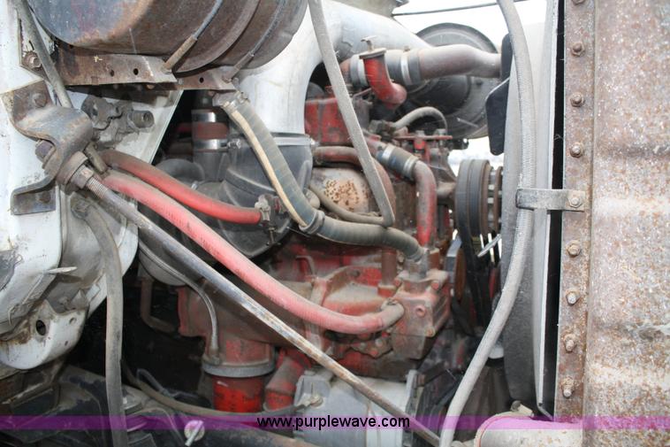 image for item 4945 1979 International 2275 service truck