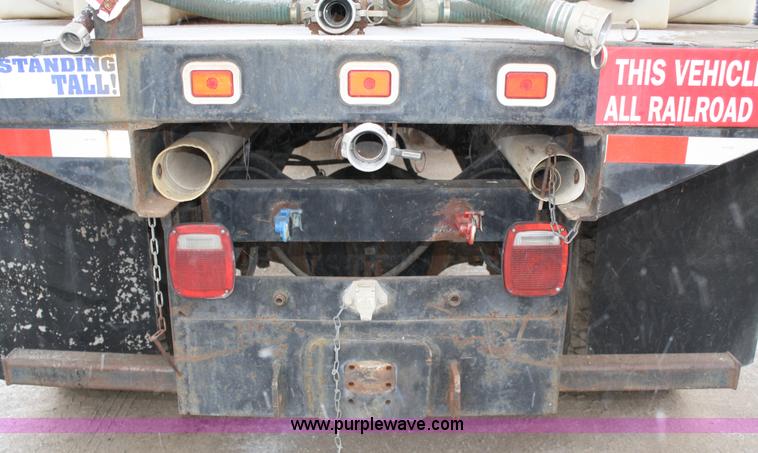 image for item 4945 1979 International 2275 service truck