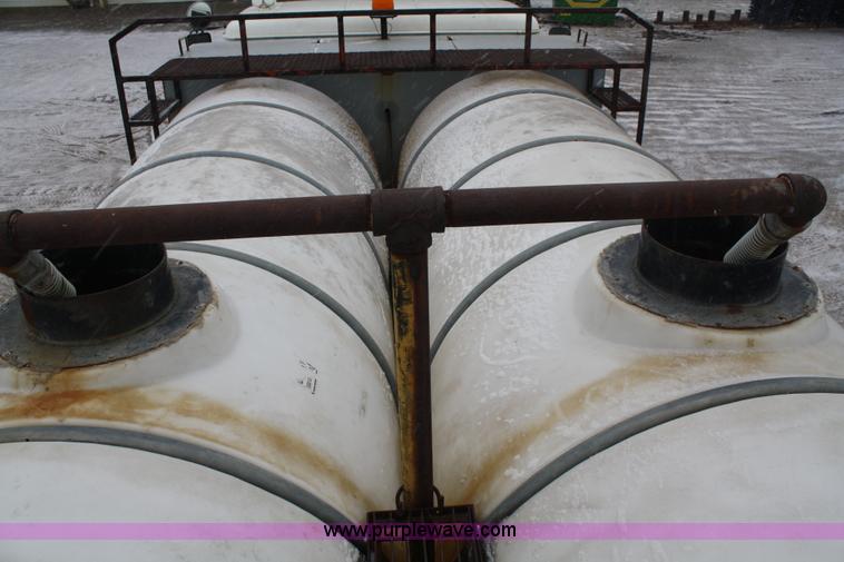 image for item 4945 1979 International 2275 service truck