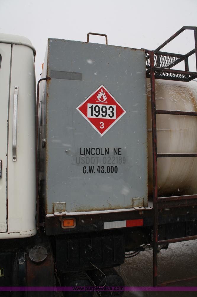 image for item 4945 1979 International 2275 service truck