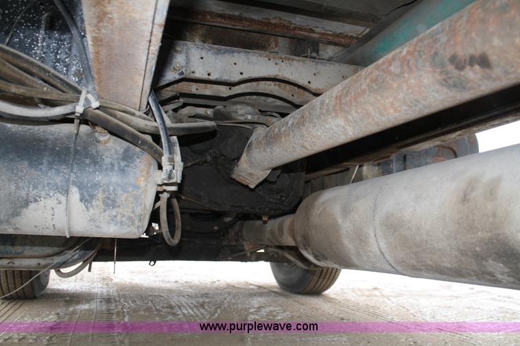 image for item 4945 1979 International 2275 service truck