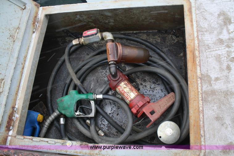 image for item 4945 1979 International 2275 service truck