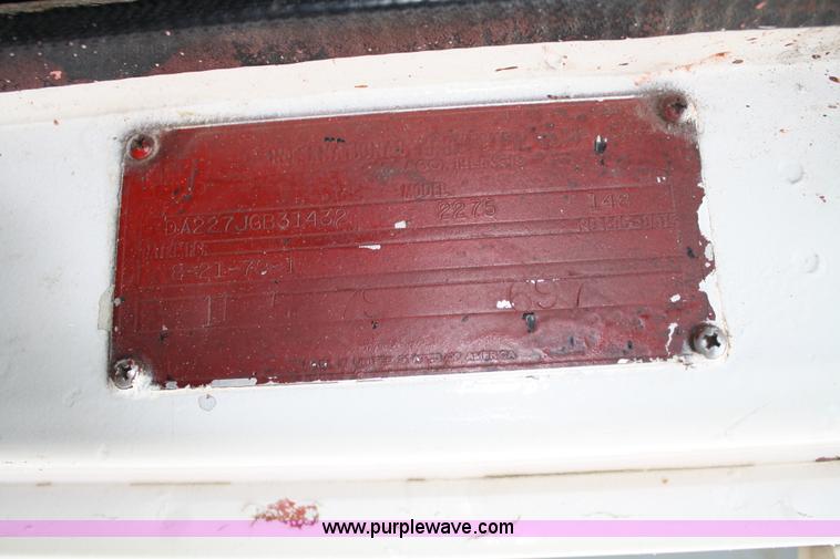 image for item 4945 1979 International 2275 service truck