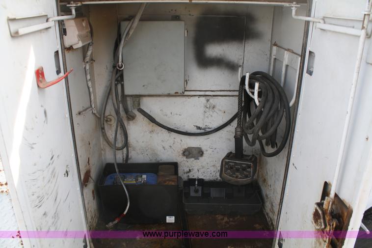 image for item 4949 1998 Ford F550 Super Duty utility truck