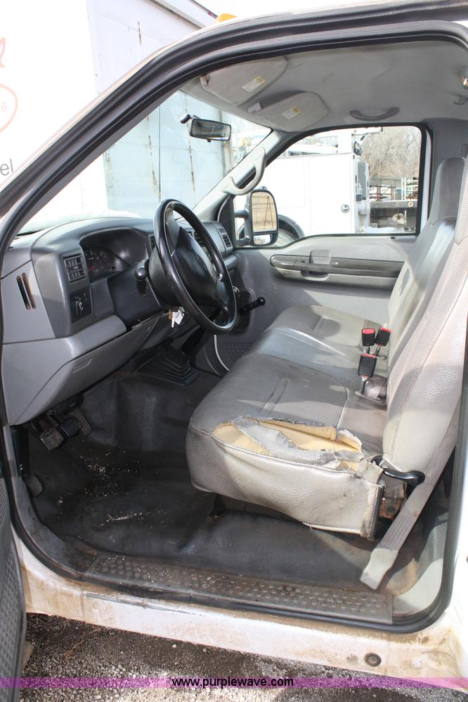 image for item 4950 2002 Ford F550 XL Super Duty utility truck