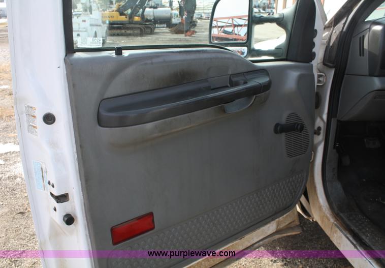 image for item 4950 2002 Ford F550 XL Super Duty utility truck