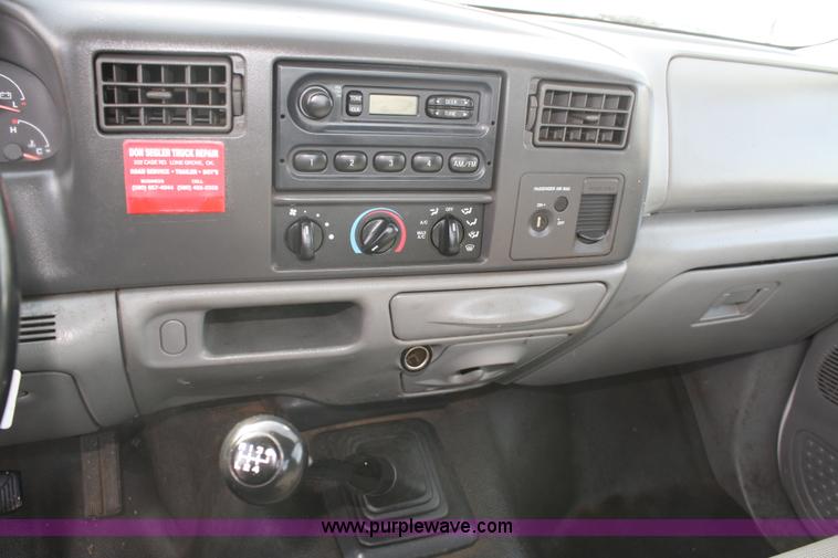 image for item 4950 2002 Ford F550 XL Super Duty utility truck