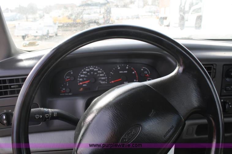 image for item 4950 2002 Ford F550 XL Super Duty utility truck