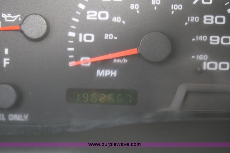 image for item 4950 2002 Ford F550 XL Super Duty utility truck