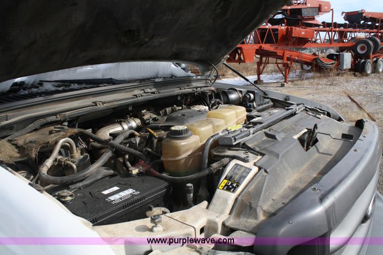 image for item 4950 2002 Ford F550 XL Super Duty utility truck