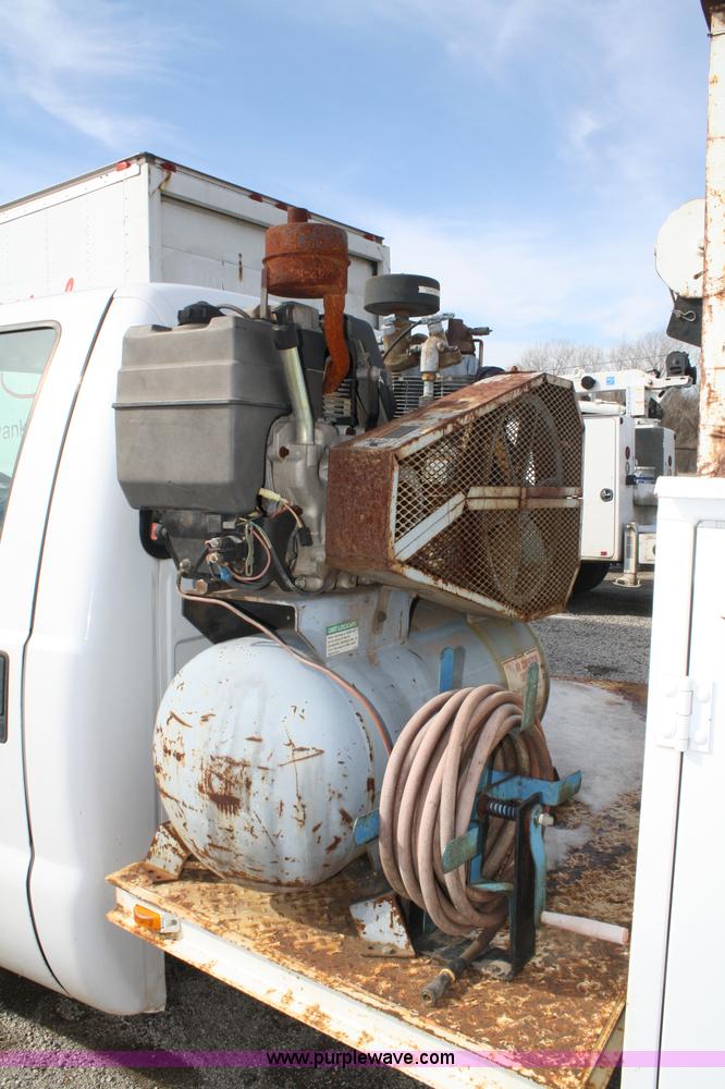 image for item 4950 2002 Ford F550 XL Super Duty utility truck