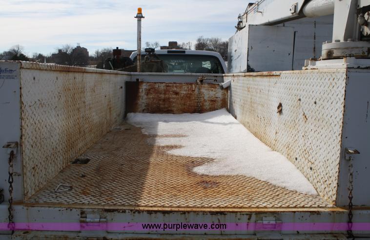 image for item 4950 2002 Ford F550 XL Super Duty utility truck