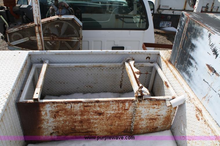 image for item 4950 2002 Ford F550 XL Super Duty utility truck