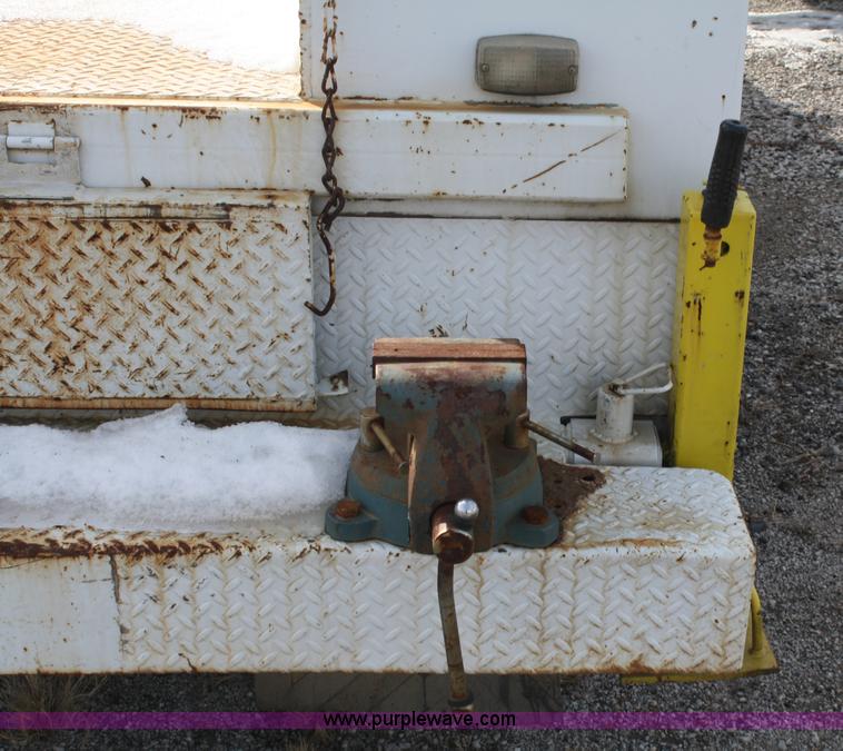 image for item 4950 2002 Ford F550 XL Super Duty utility truck