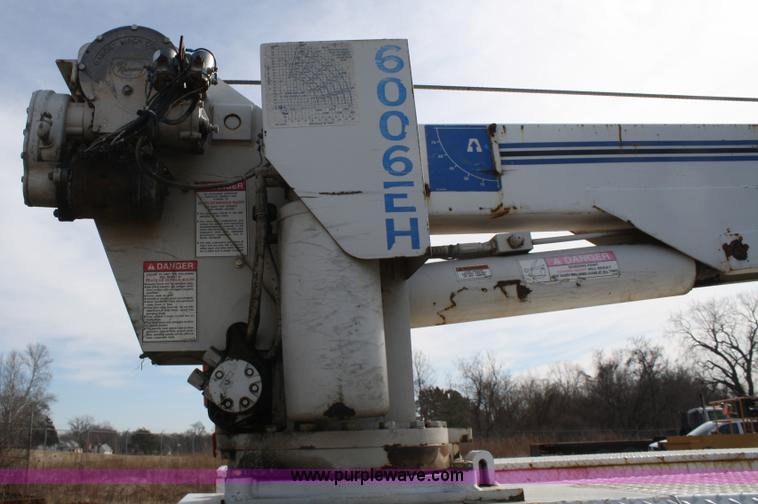 image for item 4950 2002 Ford F550 XL Super Duty utility truck