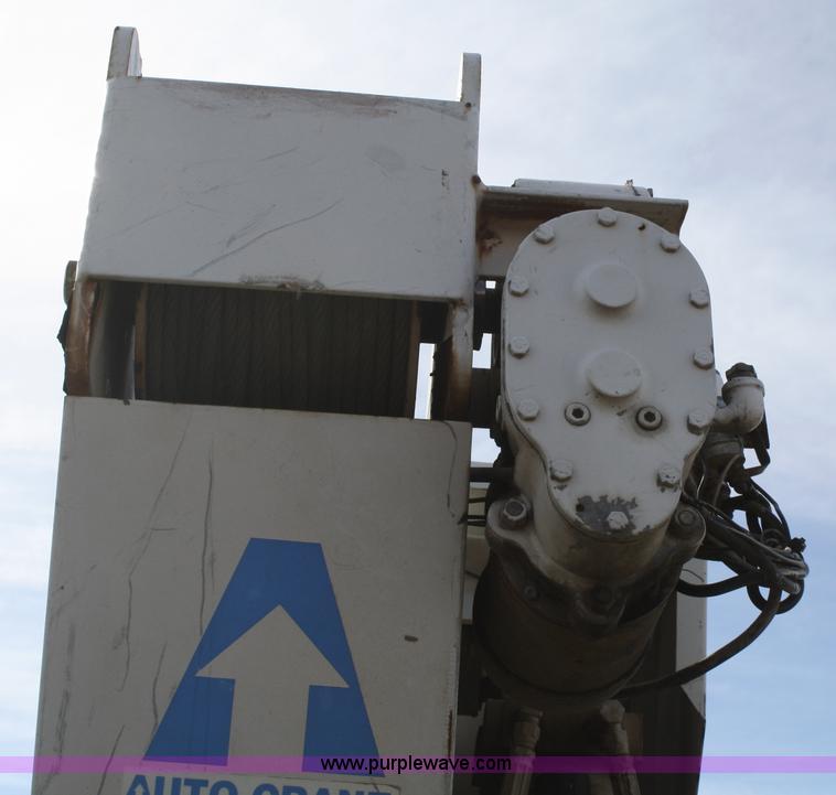 image for item 4950 2002 Ford F550 XL Super Duty utility truck