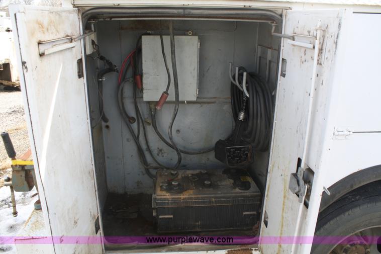 image for item 4950 2002 Ford F550 XL Super Duty utility truck