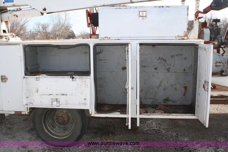 image for item 4950 2002 Ford F550 XL Super Duty utility truck