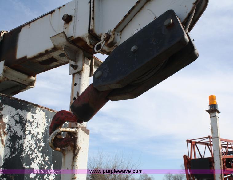 image for item 4950 2002 Ford F550 XL Super Duty utility truck