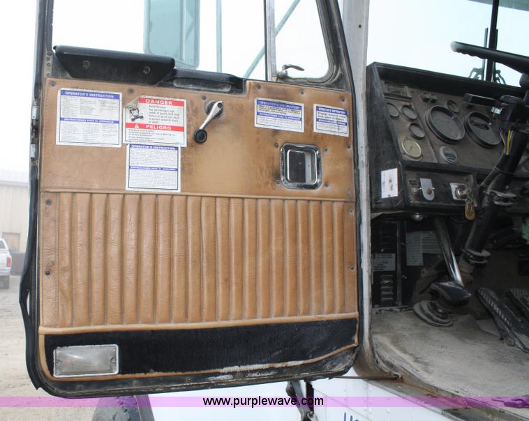 image for item 4970 1992 Kenworth W900 cement truck