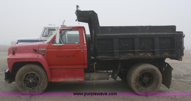 image for item 4971 1988 Ford F800 dump truck