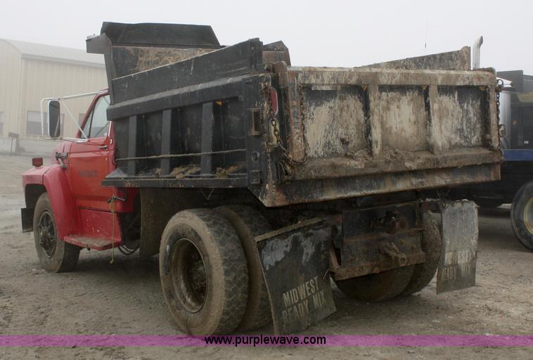 image for item 4971 1988 Ford F800 dump truck