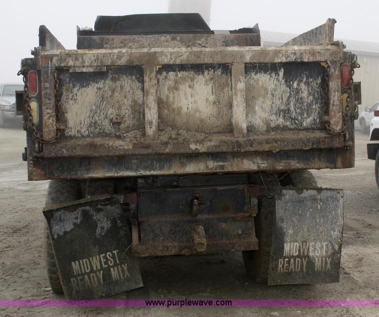 image for item 4971 1988 Ford F800 dump truck