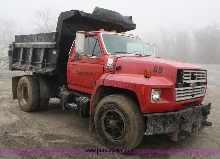 image for item 4971 1988 Ford F800 dump truck