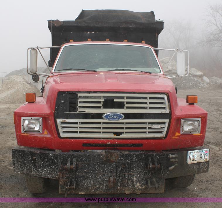 image for item 4971 1988 Ford F800 dump truck