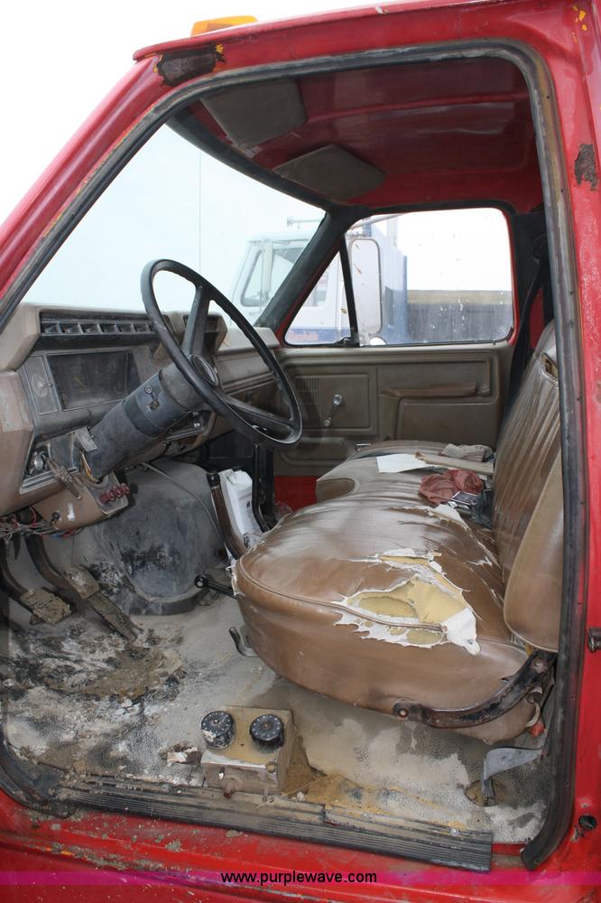 image for item 4971 1988 Ford F800 dump truck